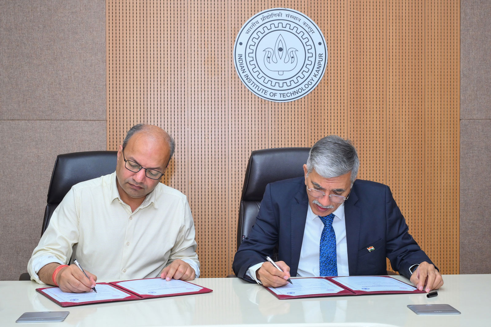 IIT Kanpur and Gati Shakti Vishwavidyalaya Forge MoU for Logistics and Aerospace Innovation